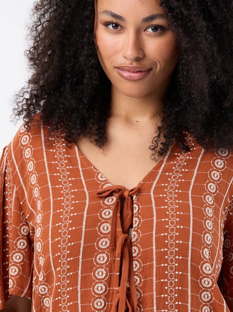 Blusa con lazos y bordados de manga corta Naranja - Kiabi