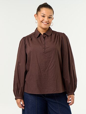 Blusa con mangas abullonadas