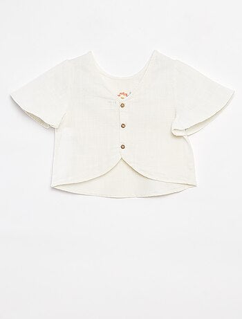 Blusa con motivos bordados