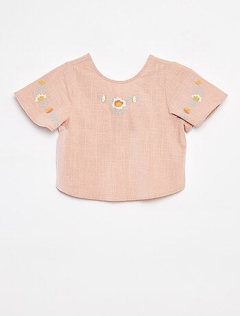 Blusa con motivos bordados