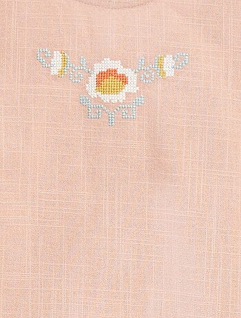 Blusa con motivos bordados