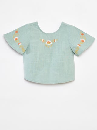 Blusa con motivos bordados