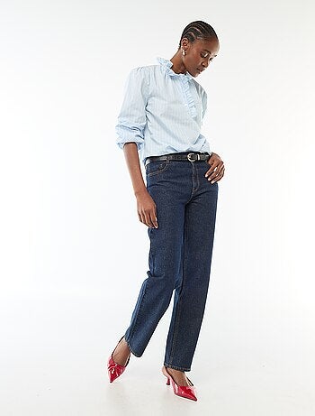 Blusa con volantes en el cuello y en la abertura