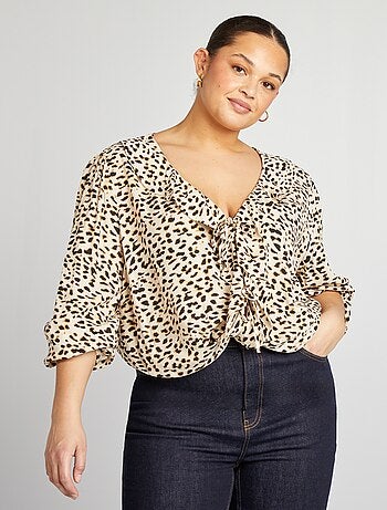 Blusa con volantes y cintas