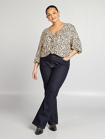 Blusa con volantes y cintas