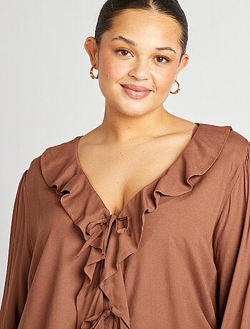 Blusa con volantes y cintas