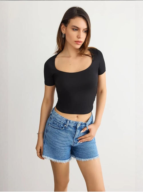 Blusa corta acanalada con cuello redondo hiccup - Kiabi Blusa corta acanalada con cuello redondo hiccup - Kiabi