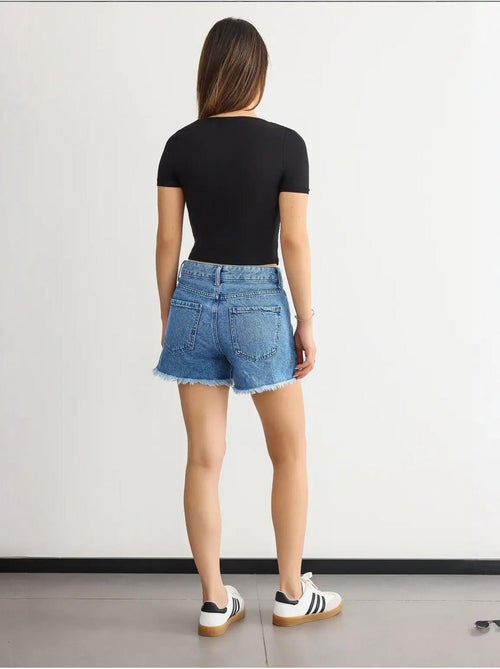 Blusa corta acanalada con cuello redondo hiccup - Kiabi Blusa corta acanalada con cuello redondo hiccup - Kiabi