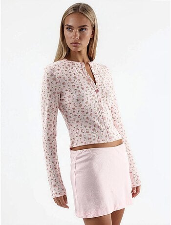 Blusa corta acanalada de flores con cierre de botones busem