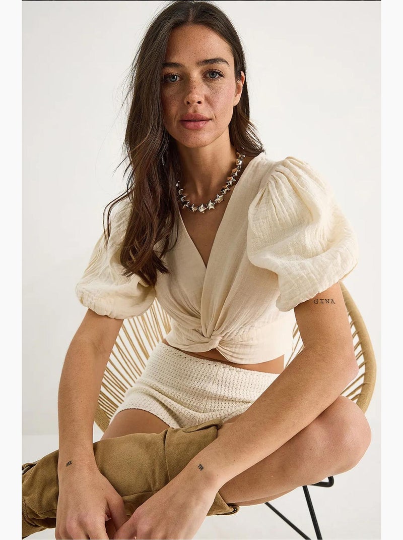 Blusa corta ajustada texturizada escote en v detalle punto lucci Beige arcilla - Kiabi