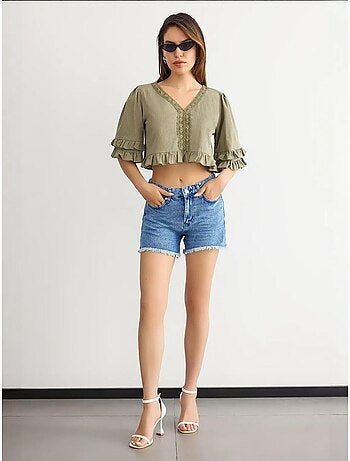Blusa corta con cuello en v y volantes hiccup