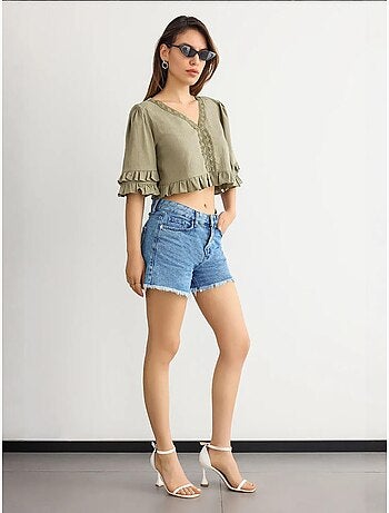 Blusa corta con cuello en v y volantes hiccup