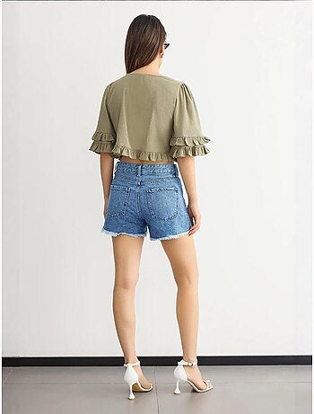 Blusa corta con cuello en v y volantes hiccup