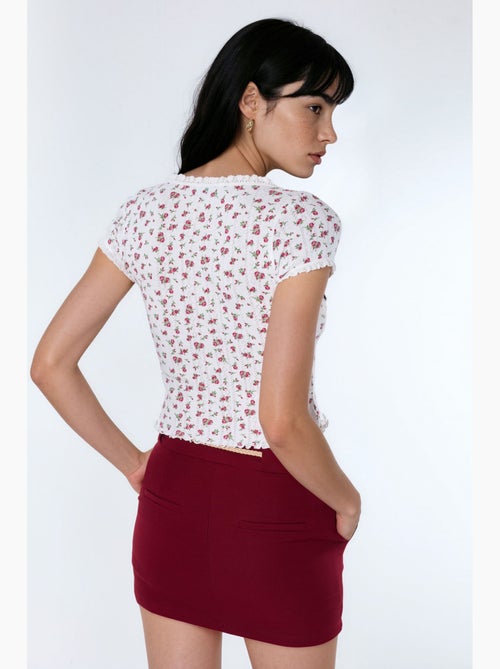 Blusa corta con escote en u floral con volantes busem - Kiabi Blusa corta con escote en u floral con volantes busem - Kiabi