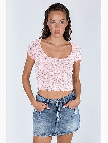 Blusa corta con escote en u floral con volantes busem