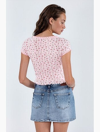 Blusa corta con escote en u floral con volantes busem