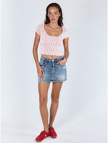 Blusa corta con escote en u floral con volantes busem