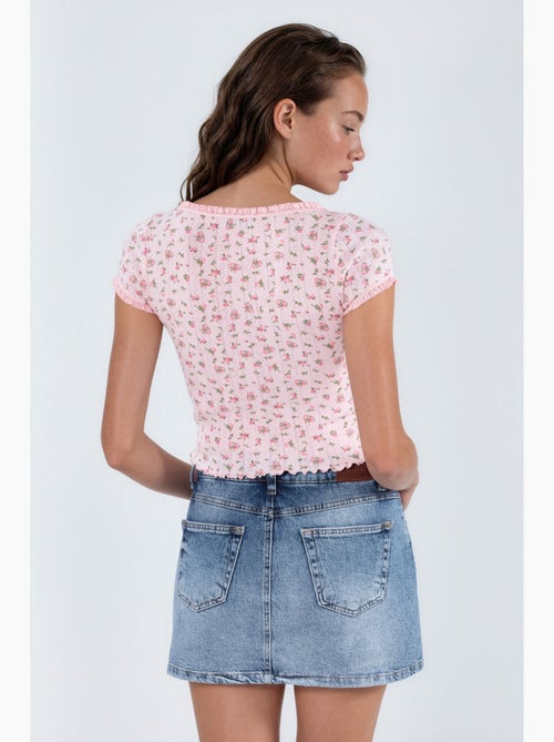 Blusa corta con escote en u floral con volantes busem - Kiabi Blusa corta con escote en u floral con volantes busem - Kiabi