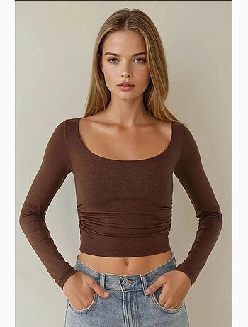 Blusa corta de viscosa con cuello redondo y corte entallado hiccup