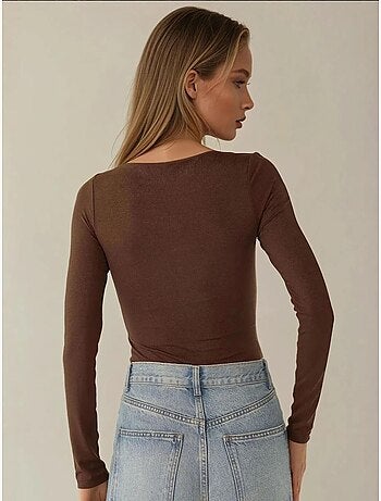 Blusa corta de viscosa con cuello redondo y corte entallado hiccup