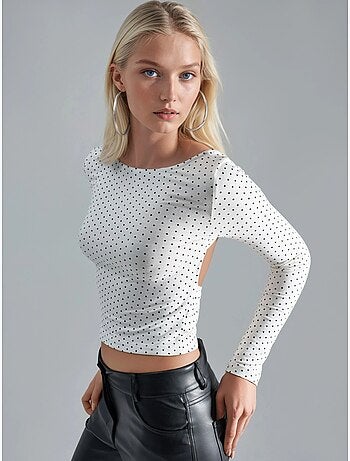 Blusa corta entallada de lunares con cuello en u de busem