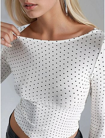 Blusa corta entallada de lunares con cuello en u de busem