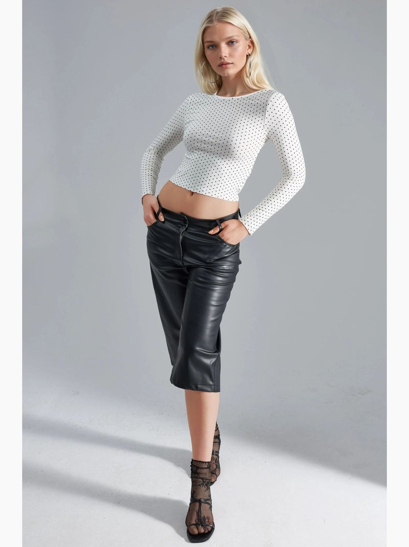 Blusa corta entallada de lunares con cuello en u de busem Blanco - Kiabi