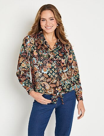 Blusa corta estampada con cuello sastre