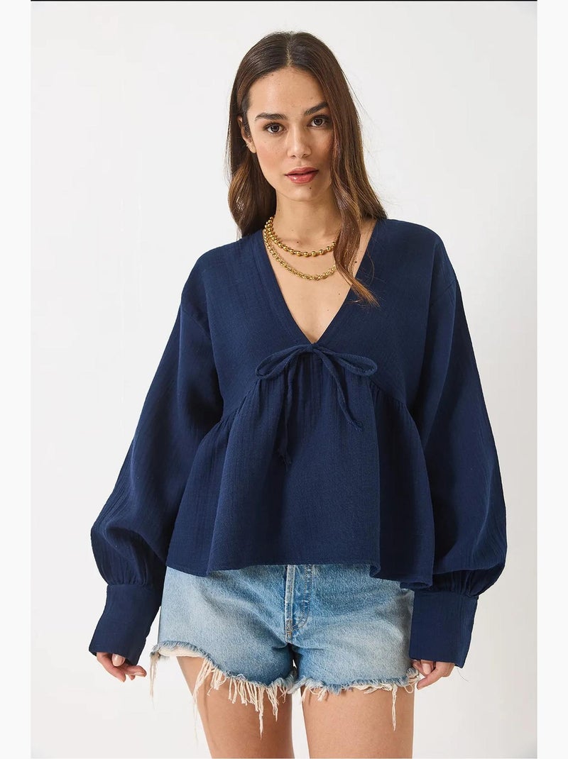 Blusa corta texturizada escote en v con lazo lucci Azul marino - Kiabi