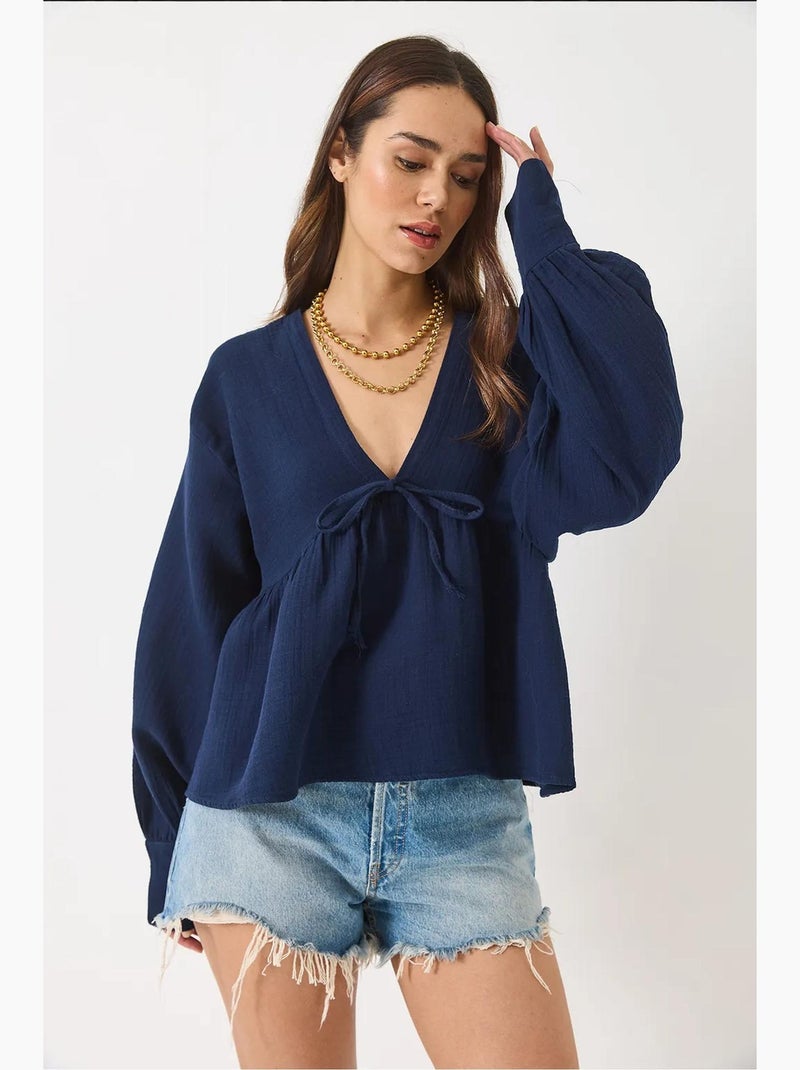 Blusa corta texturizada escote en v con lazo lucci Azul marino - Kiabi