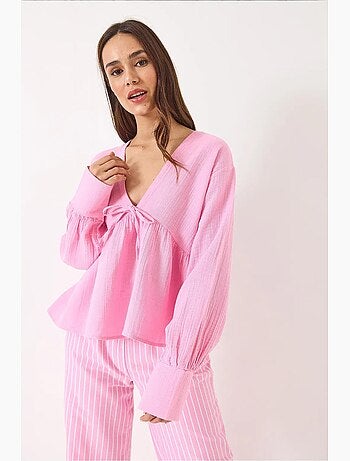 Blusa corta texturizada escote en v con lazo lucci