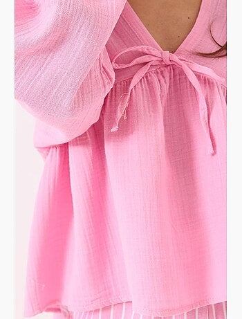 Blusa corta texturizada escote en v con lazo lucci