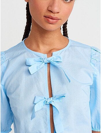 Blusa crop de mujer con detalle de lazo dilvin