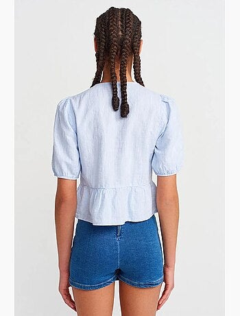 Blusa crop de mujer con detalle de lazo dilvin
