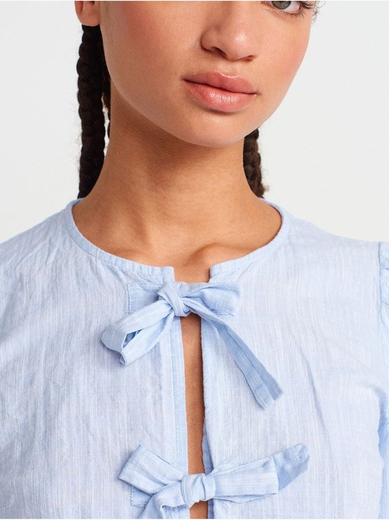 Blusa crop de mujer con detalle de lazo dilvin Azul pastel - Kiabi