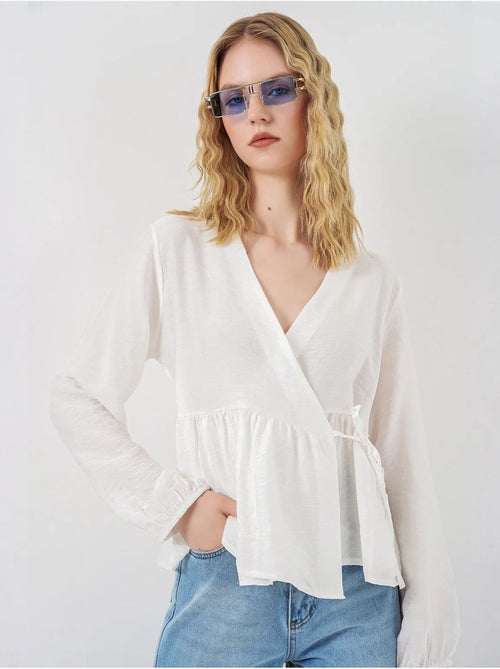Blusa cruzada de crepé con escote en v y detalle de lazo bdart - Kiabi Blusa cruzada de crepé con escote en v y detalle de lazo bdart - Kiabi