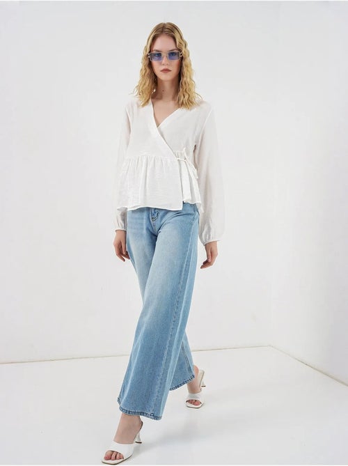 Blusa cruzada de crepé con escote en v y detalle de lazo bdart - Kiabi Blusa cruzada de crepé con escote en v y detalle de lazo bdart - Kiabi