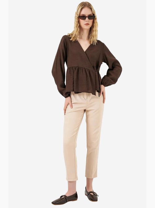 Blusa cruzada de crepé con escote en v y detalle de lazo bdart - Kiabi Blusa cruzada de crepé con escote en v y detalle de lazo bdart - Kiabi