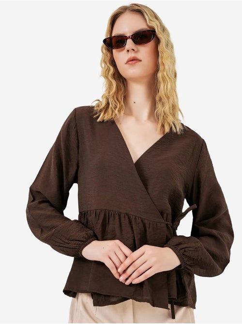 Blusa cruzada de crepé con escote en v y detalle de lazo bdart - Kiabi Blusa cruzada de crepé con escote en v y detalle de lazo bdart - Kiabi