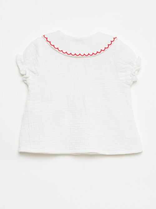 Blusa cuello Claudine y bordados 'corazones' - Kiabi