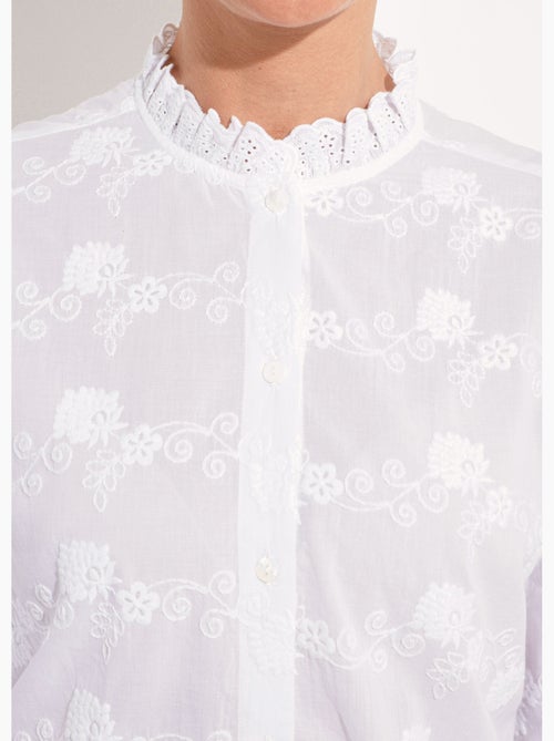 Blusa de algodón bordada con botones y cuello con volantes - AFIBEL - Kiabi Blusa de algodón bordada con botones y cuello con volantes - AFIBEL - Kiabi