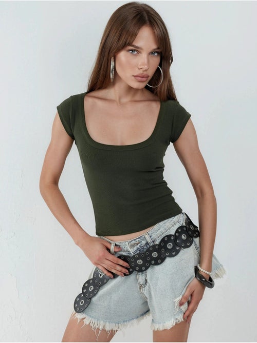 Blusa de corte ajustado acanalada con cuello en u busem - Kiabi Blusa de corte ajustado acanalada con cuello en u busem - Kiabi