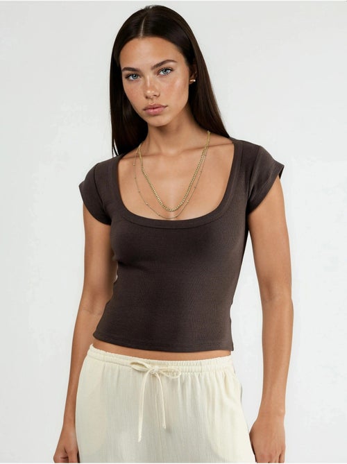Blusa de corte ajustado acanalada con cuello en u busem - Kiabi Blusa de corte ajustado acanalada con cuello en u busem - Kiabi