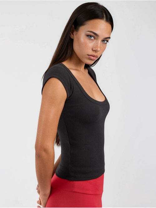 Blusa de corte ajustado acanalada con cuello en u busem - Kiabi Blusa de corte ajustado acanalada con cuello en u busem - Kiabi