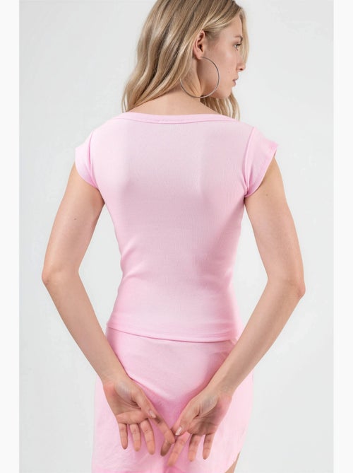Blusa de corte ajustado acanalada con cuello en u busem - Kiabi Blusa de corte ajustado acanalada con cuello en u busem - Kiabi