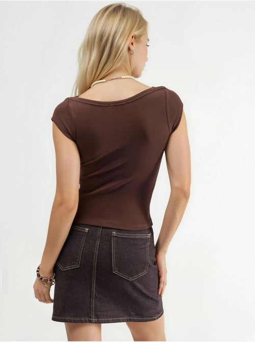 Blusa de corte ajustado con cuello barco busem - Kiabi Blusa de corte ajustado con cuello barco busem - Kiabi