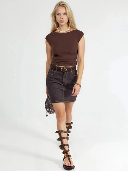 Blusa de corte ajustado con cuello barco busem - Kiabi Blusa de corte ajustado con cuello barco busem - Kiabi