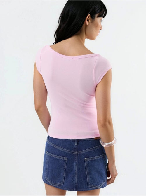 Blusa de corte ajustado con cuello barco busem - Kiabi Blusa de corte ajustado con cuello barco busem - Kiabi