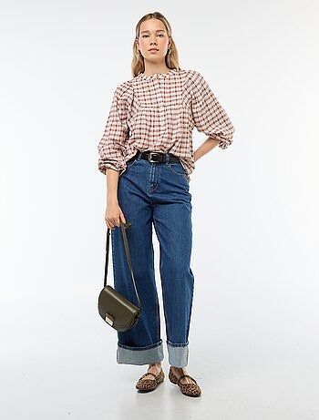 Blusa de cuadros con abertura abotonada en el cuello