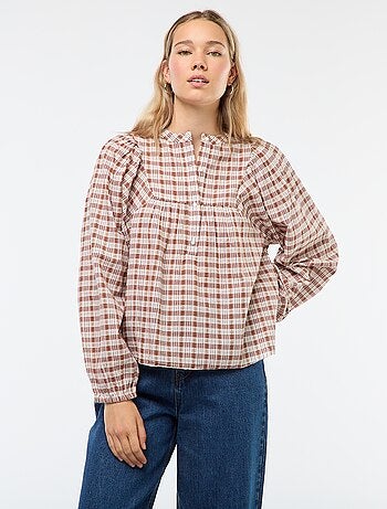Blusa de cuadros con abertura abotonada en el cuello